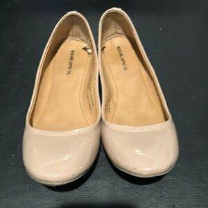 Nude patent round toe flats Sz 7.5